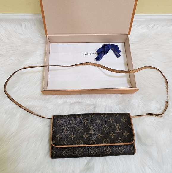 Louis Vuitton Handbags - 🎉HOST PICK🎉 Louis Vuitton LV Shoulder Bag Pochette Twin GM Brown Monogram